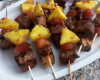 Brochettes de bœuf et ananas à l'aigre doux