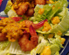 Crevettes au curry sur salade croquante