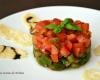 Tartare de tomates aux fines herbes, vinaigre de Xérès et huile d'olive au basilic