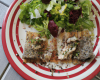 Filets de rouget à la tapenade et tuiles de parmesan accompagnés d'un mesclun