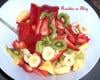 Salade de fruits kiwis, bananes, fraises, ananas