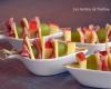 Brochettes de fruits, fromage et salami