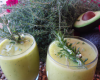 Smoothie avocat-concombre au romarin