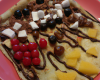 Crêpe fourrée aux fruits secs et nappée de chocolat fondu