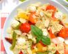 Salade de farfalles au pesto (tomates cerise et poivrons rôtis, tomates séchées et mozzarella)