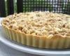 Tarte à la rhubarbe, à la crème anglaise et au crumble