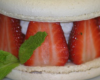 Macarons à l"amande fourrés aux fraises du Périgord