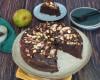 Gâteau au chocolat, noisettes et poires