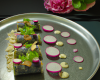 Cannelloni de radis noir et roses, salade et pesto hivernal