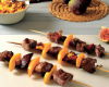 Brochettes de magret de canard, maïs, abricots et figues