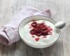 Mousse de fromage blanc et cerises poêlées