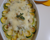 Gratin de courgettes classique servi avec du riz