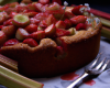 Gâteau à la rhubarbe et fraises