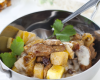 Wok d'agneau à l'ananas et noix de coco