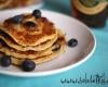 Pancakes aux flocons d'avoine, cottage cheese et myrtilles