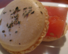 Macarons à la gelée de tomate et basilic