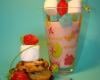 Milk-shake fraise vanille de Léa, et ses petits cookies aux pépites de chocolat et éclats de chamallow