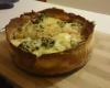 Tarte aux brocolis sur lit de roquefort