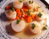 Nage de coquilles Saint-Jacques au jus de carotte et aux deux coriandres