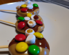 Sucette à la banane, au chocolat et aux M&M's