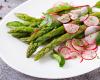 Salade d'asperges, radis et pousses de betterave