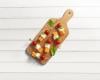 Brochettes de melon, Salakis nature, tomate cerise et basilic