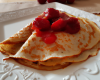 Crêpes aux pêches et au coulis de framboises