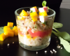 Verrine de quinoa petite salade de surimi, mangue et graines germées