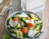 One pot pasta aux tomates cerise, épinards et tomme de chèvre