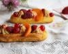 Eclair verveine, framboise, groseille et abricot, éclats de pralines roses