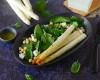 Salade d'asperges des sables des landes IGP rôties aux pois chiches, pousses d'épinards et feta