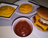 Hamburger cheddar et ses 2 sauces