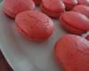 Macarons craquelés au foie gras et chutney d'oignons rouges au miel