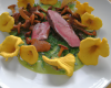 Filet de canard sauvage, moutarde verte, herbes, chanterelles