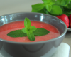 Soupe fraise et menthe hachée