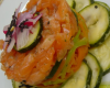 Tartare de saumon frais sur lit de carottes et courgettes