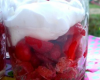 Verrines de fraises - biscuits roses et chantilly