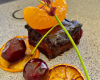 Croustillant d'oranges au chocolat fondant et ses écorces, cerises marinées au miel Corse.