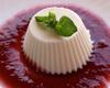 Panna cotta au chocolat blanc et son coulis de framboises au basilic