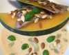 Papillote de canard et melon aux amandes, crème de basilic