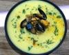 Soupe crémeuse aux moules et safran