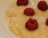 Riz au lait de notre enfance, framboises poêlées au serpolet