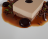 Flan de haricots blancs, crème de pruneaux et gelée chocolat