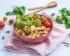 Salade de quinoa aux falafels, crudités et féta