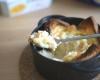 Faux œufs cocotte au saumon fumé, St Môret® et pain Harrys grillé