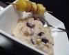 Risotto au lait de coco, raisins, canneberges et gingembre