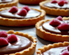 Tartelettes framboises/citron, coque en chocolat sur pâte sablée au pralin