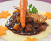 Coq au vin, purée de carotte et cips de pdt