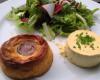 Soufflé au fromage de Pur Brebis des Pyrénées et salade de magret de canard fumé