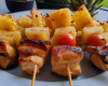 Brochettes de poulet et ananas au sate